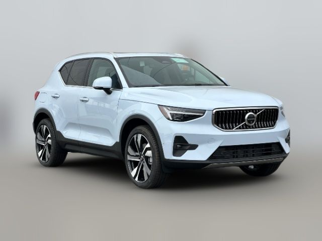 2025 Volvo XC40 Ultra Bright Theme