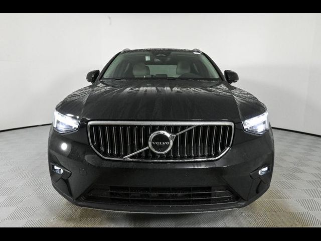 2025 Volvo XC40 Ultra Bright Theme