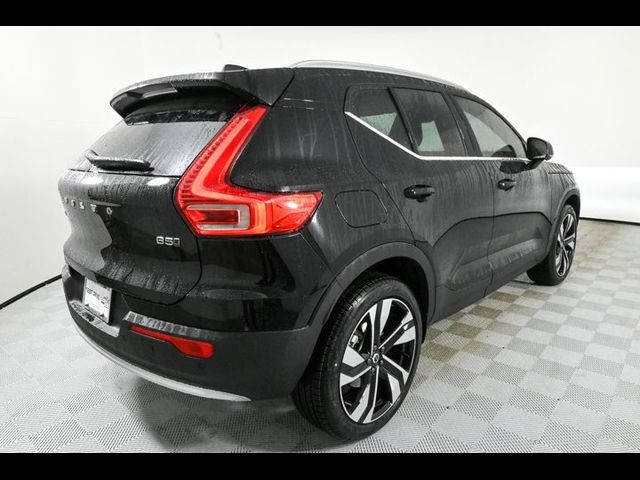 2025 Volvo XC40 Ultra Bright Theme