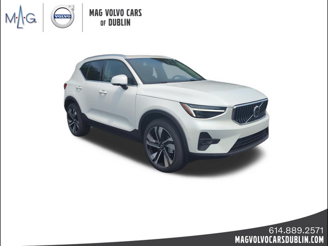 2025 Volvo XC40 Ultra Bright Theme