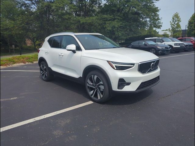 2025 Volvo XC40 Ultra Bright Theme