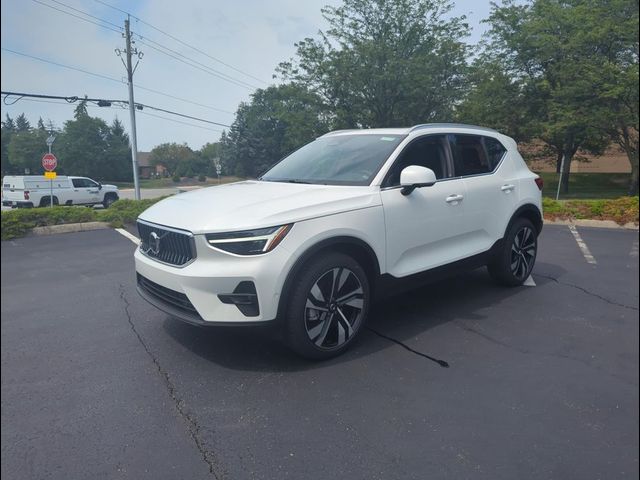 2025 Volvo XC40 Ultra Bright Theme