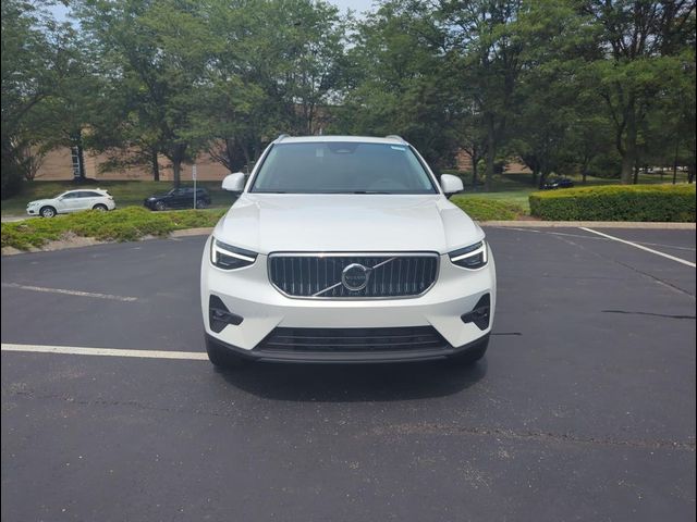 2025 Volvo XC40 Ultra Bright Theme