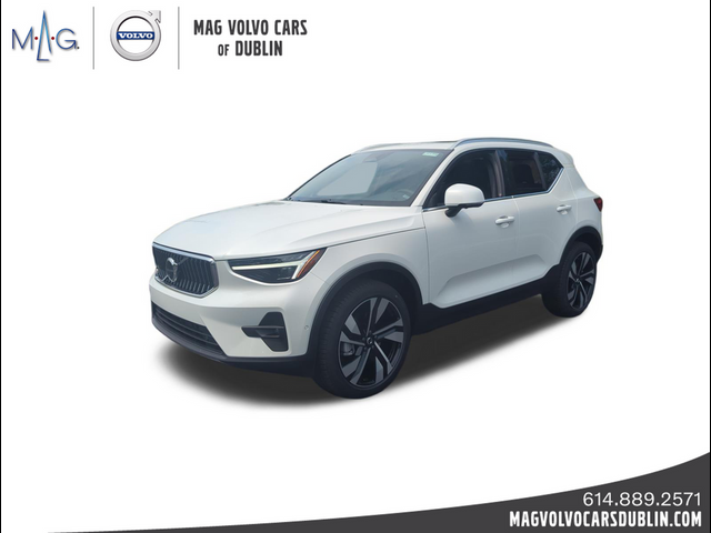 2025 Volvo XC40 Ultra Bright Theme