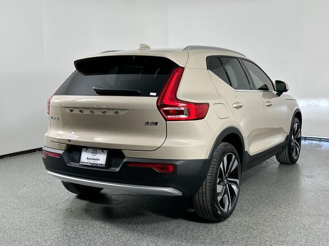 2025 Volvo XC40 Ultra Bright Theme