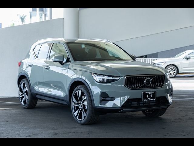 2025 Volvo XC40 Ultra Bright Theme