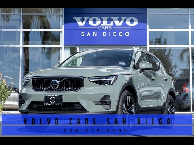 2025 Volvo XC40 Ultra Bright Theme