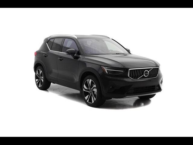 2025 Volvo XC40 Ultra Bright Theme