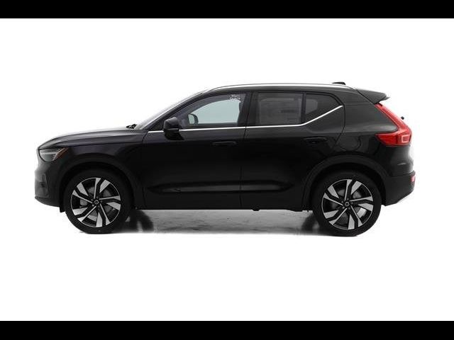 2025 Volvo XC40 Ultra Bright Theme