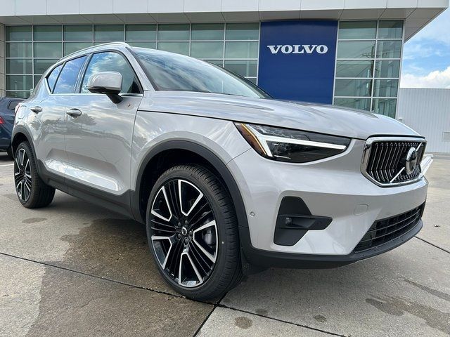 2025 Volvo XC40 Ultra Bright Theme