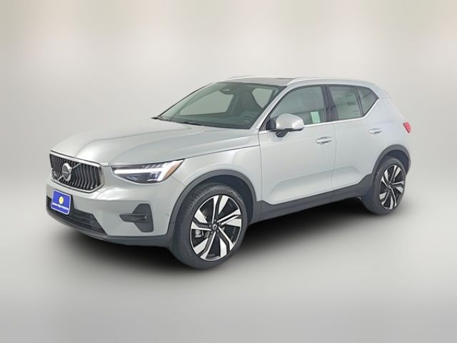 2025 Volvo XC40 Ultra Bright Theme