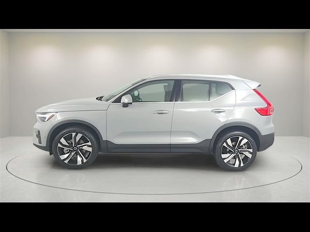 2025 Volvo XC40 Ultra Bright Theme