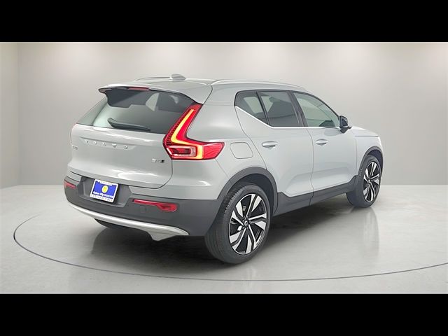 2025 Volvo XC40 Ultra Bright Theme