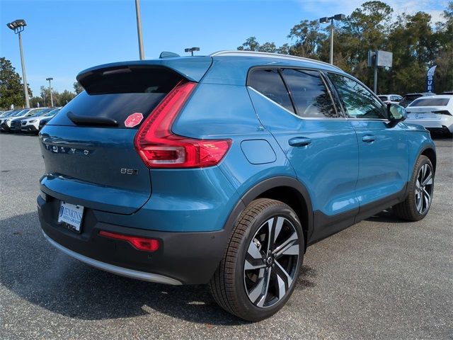 2025 Volvo XC40 Ultra Bright Theme