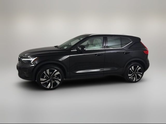 2025 Volvo XC40 Ultra Bright Theme