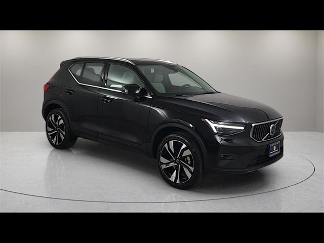 2025 Volvo XC40 Ultra Bright Theme