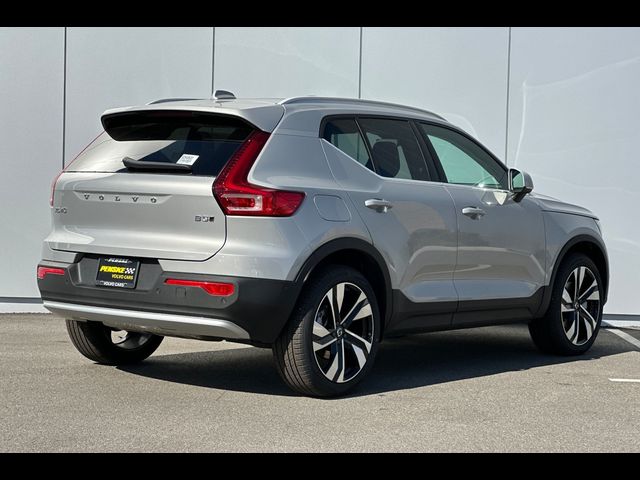 2025 Volvo XC40 Ultra Bright Theme