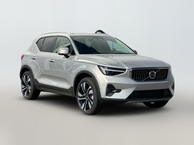 2025 Volvo XC40 Ultra Bright Theme