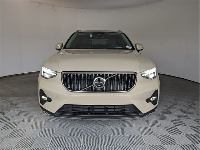 2025 Volvo XC40 Ultra Bright Theme