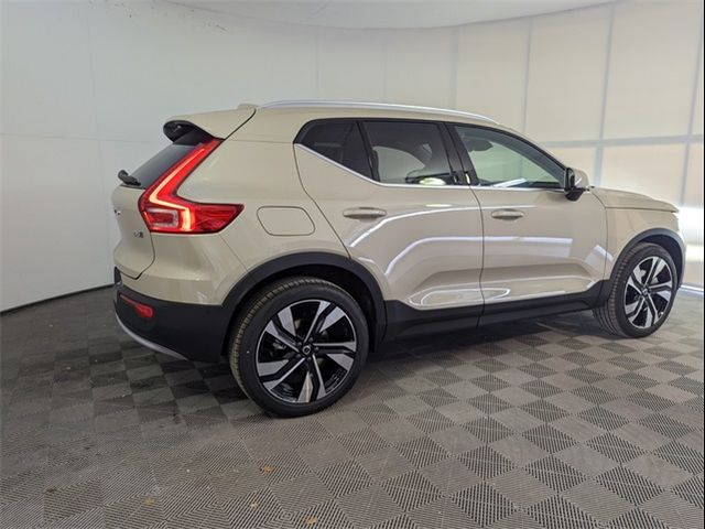 2025 Volvo XC40 Ultra Bright Theme