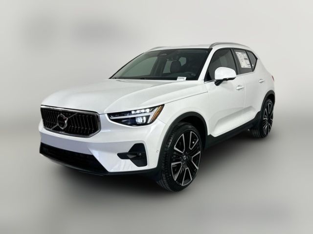 2025 Volvo XC40 Ultra Bright Theme