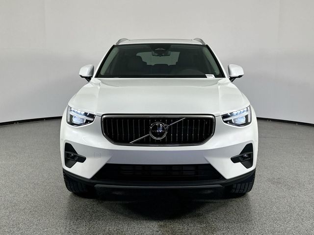 2025 Volvo XC40 Ultra Bright Theme