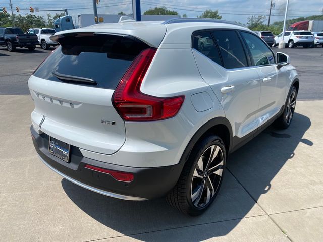 2025 Volvo XC40 Ultra Bright Theme