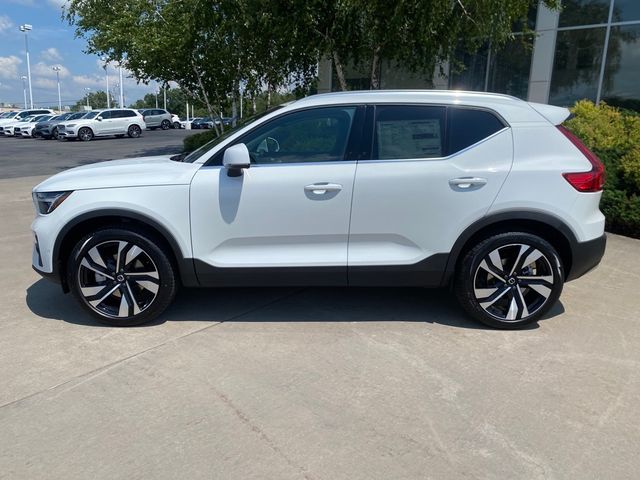 2025 Volvo XC40 Ultra Bright Theme