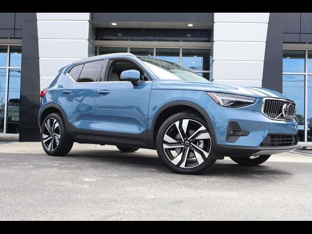 2025 Volvo XC40 Ultra Bright Theme