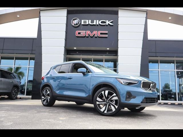 2025 Volvo XC40 Ultra Bright Theme