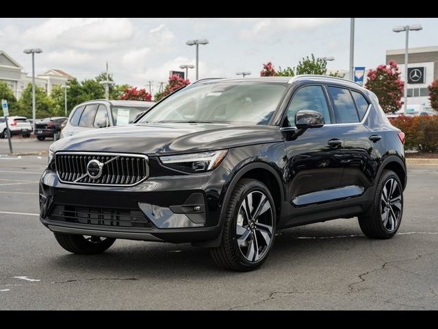 2025 Volvo XC40 Ultra Bright Theme