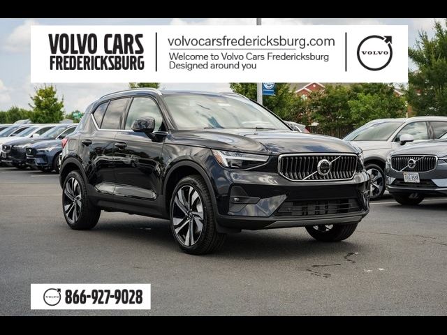 2025 Volvo XC40 Ultra Bright Theme