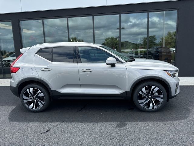 2025 Volvo XC40 Ultra Bright Theme