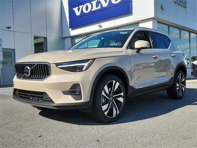 2025 Volvo XC40 Ultra Bright Theme