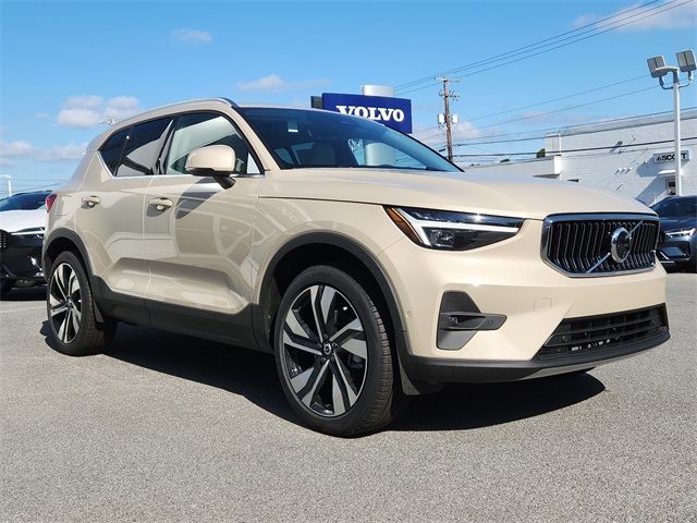 2025 Volvo XC40 Ultra Bright Theme