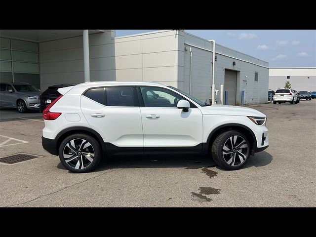 2025 Volvo XC40 Ultra Bright Theme