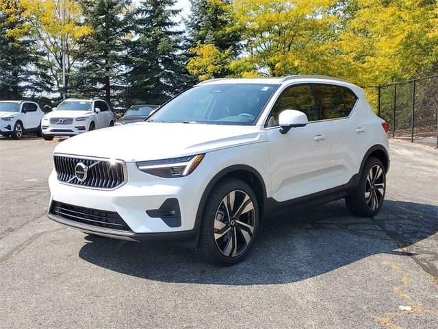 2025 Volvo XC40 Ultra Bright Theme