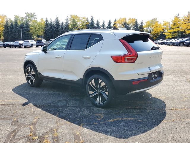 2025 Volvo XC40 Ultra Bright Theme