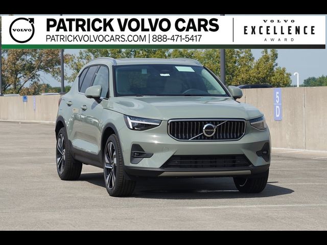 2025 Volvo XC40 Ultra Bright Theme