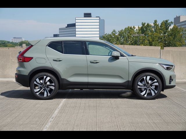 2025 Volvo XC40 Ultra Bright Theme