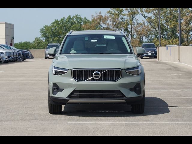 2025 Volvo XC40 Ultra Bright Theme