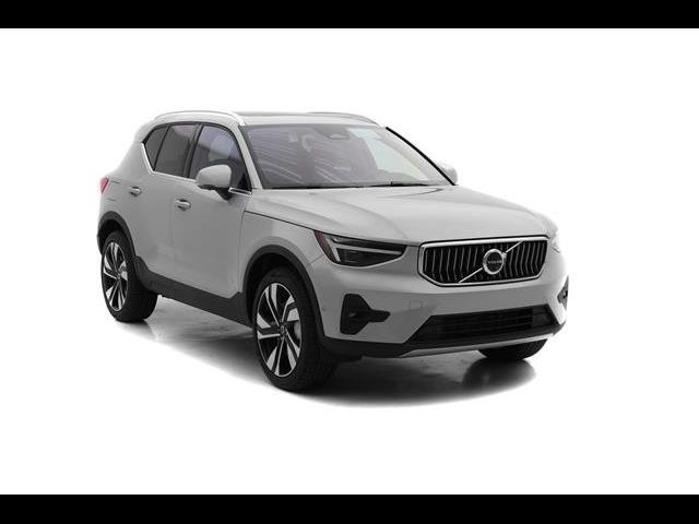 2025 Volvo XC40 Ultra Bright Theme