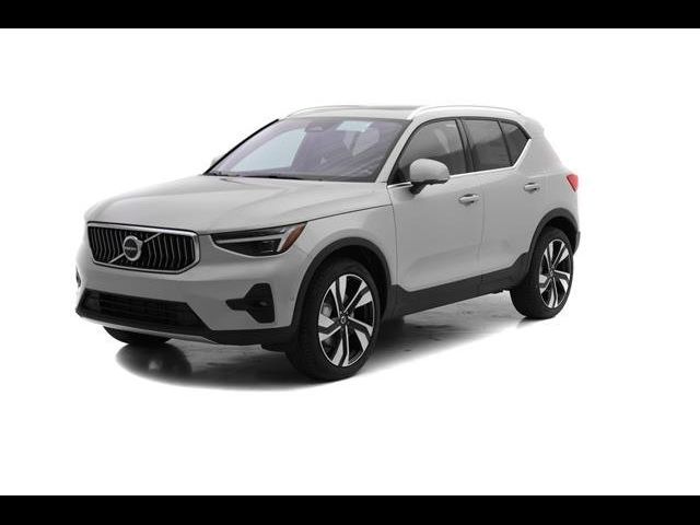 2025 Volvo XC40 Ultra Bright Theme