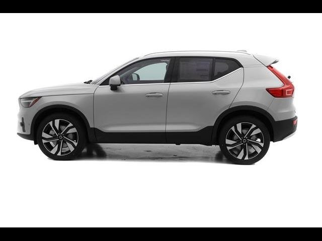 2025 Volvo XC40 Ultra Bright Theme