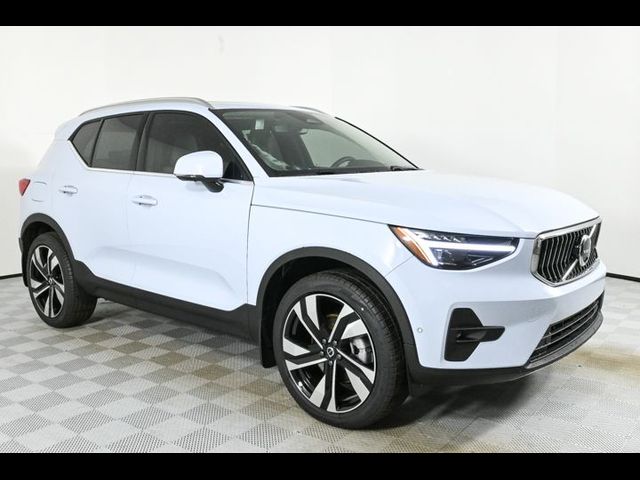 2025 Volvo XC40 Ultra Bright Theme