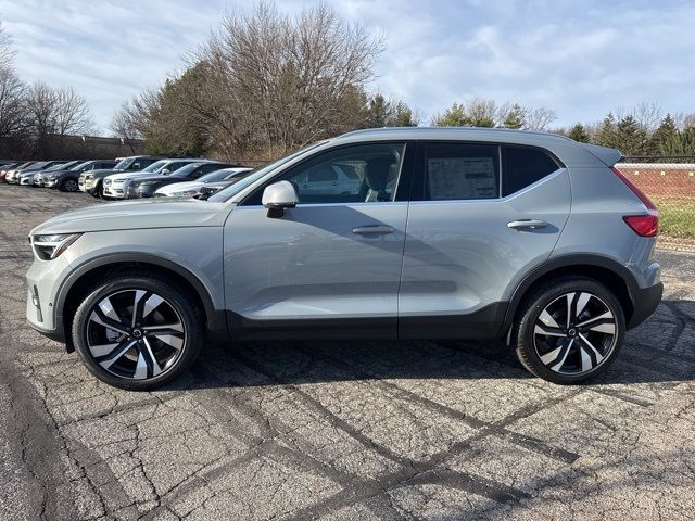 2025 Volvo XC40 Ultra Bright Theme