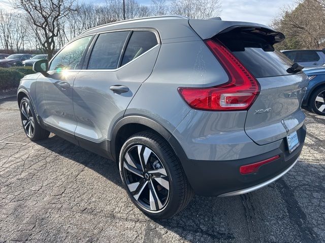 2025 Volvo XC40 Ultra Bright Theme