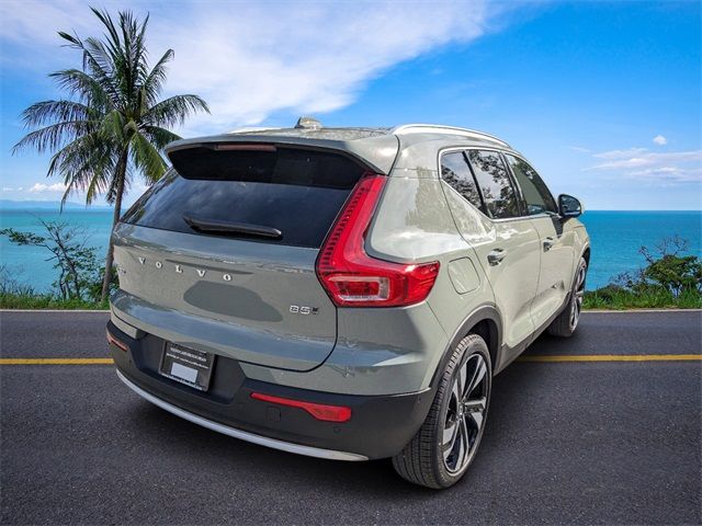 2025 Volvo XC40 Ultra Bright Theme