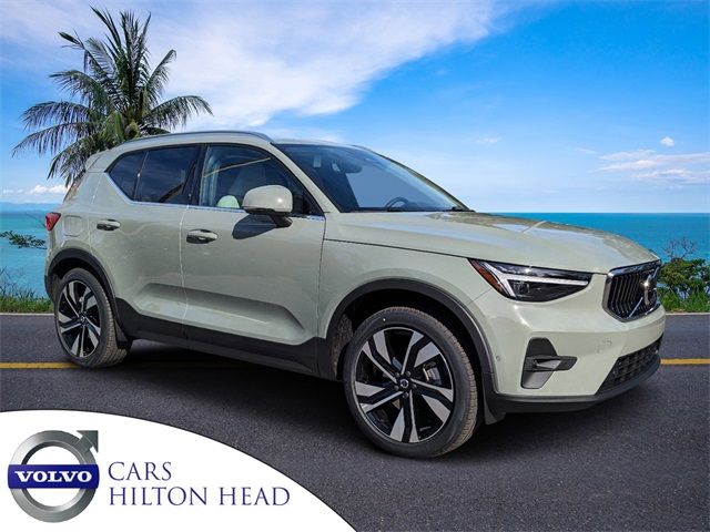 2025 Volvo XC40 Ultra Bright Theme