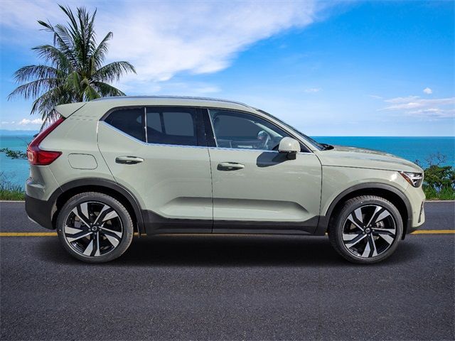 2025 Volvo XC40 Ultra Bright Theme